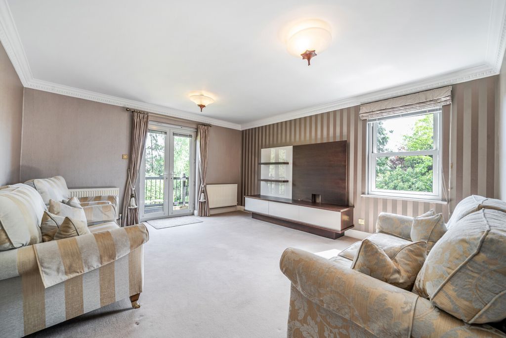 Property photo 2 of 13 1453182-9-69F2165...