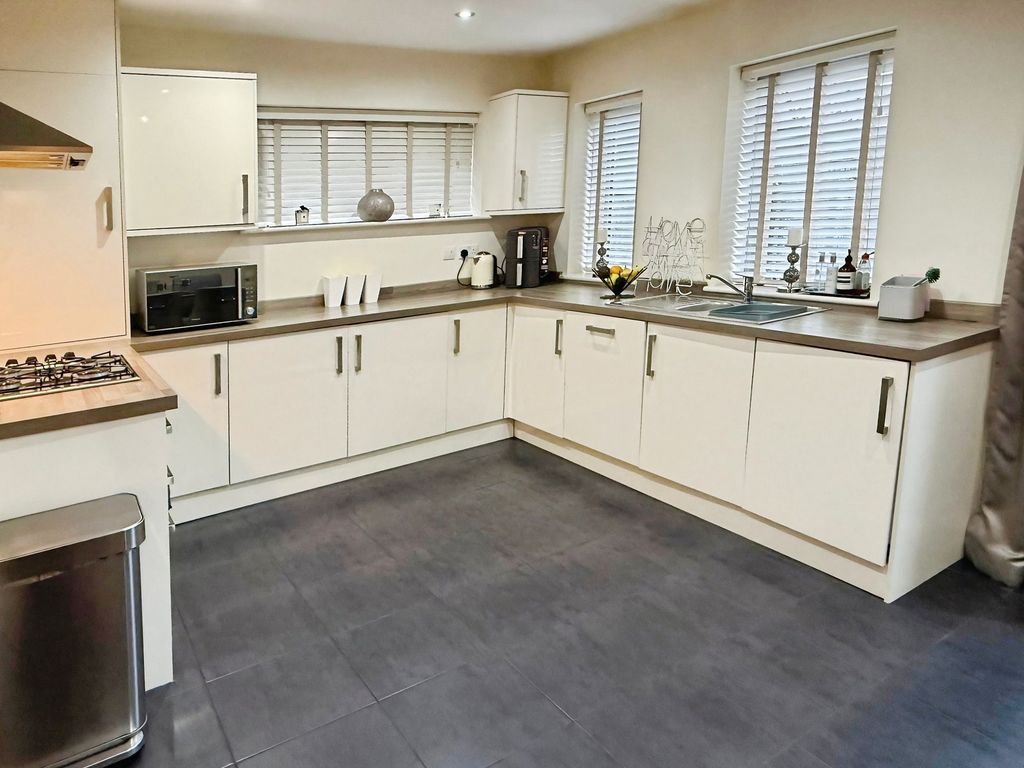 Property photo 3 of 23