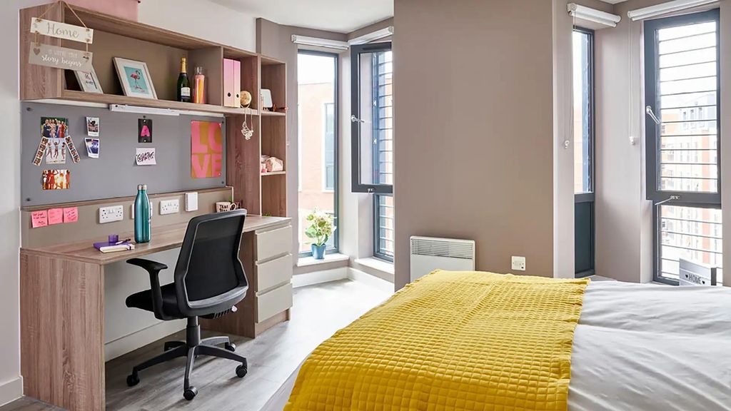 Property photo 1 of 40