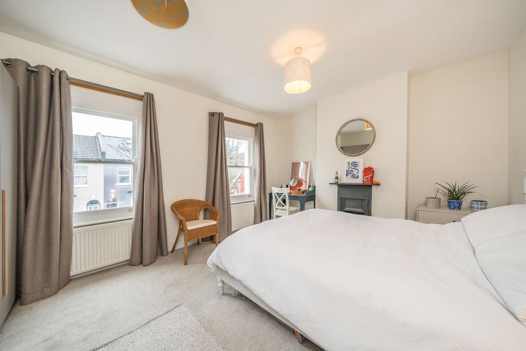 Property photo 3 of 8