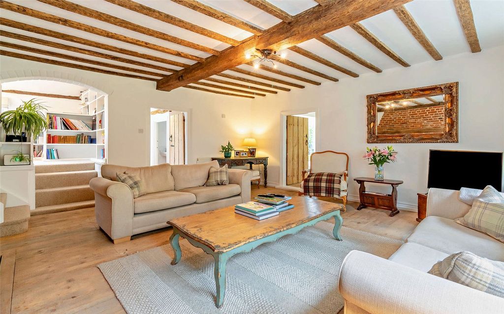Property photo 3 of 31 Sitting Room