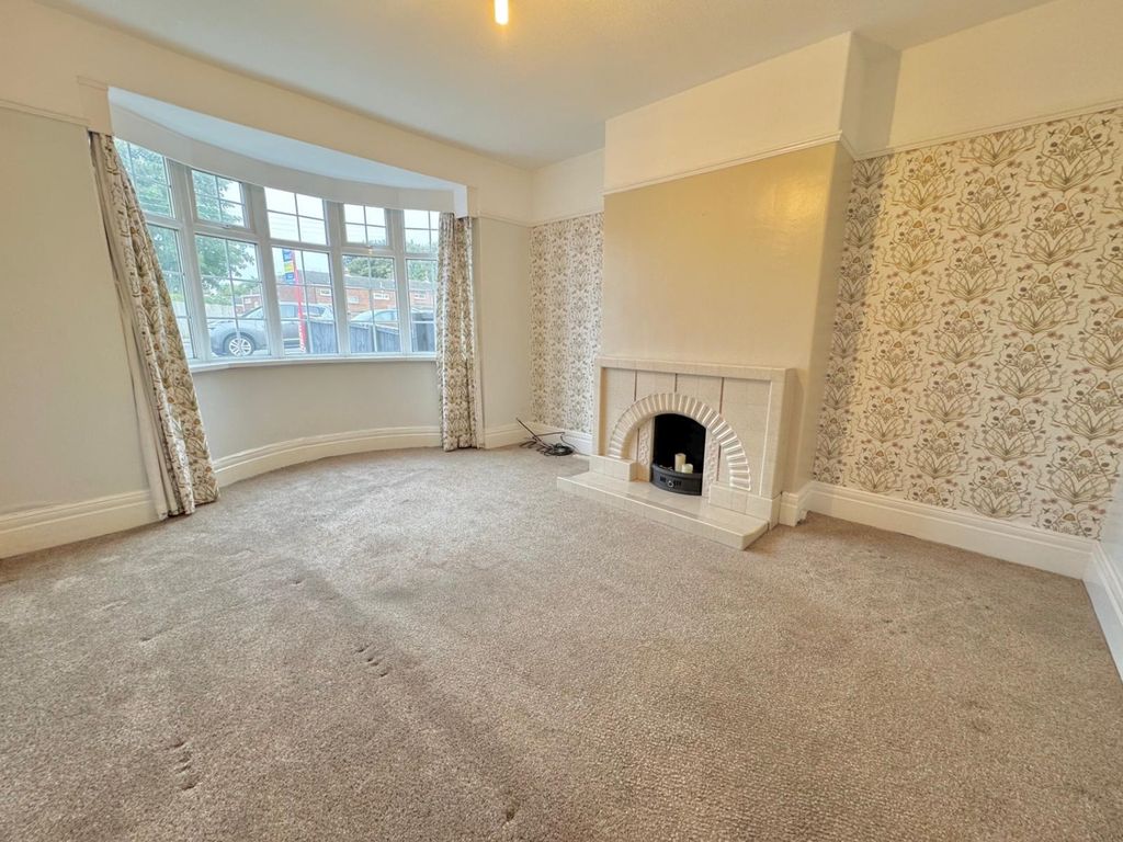 Property photo 3 of 12 6ce7E767-Dbbe-4463-A244-E9c869d73417