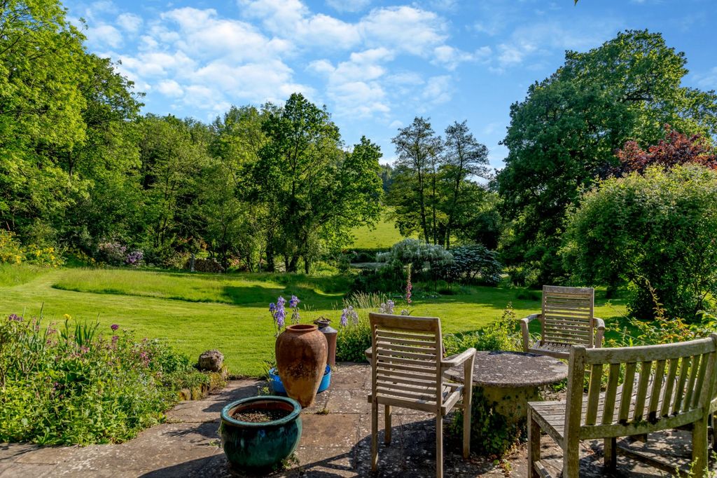 Property photo 2 of 23 Garden