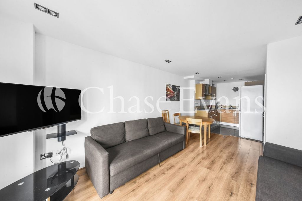 Property photo 3 of 9 Living Area