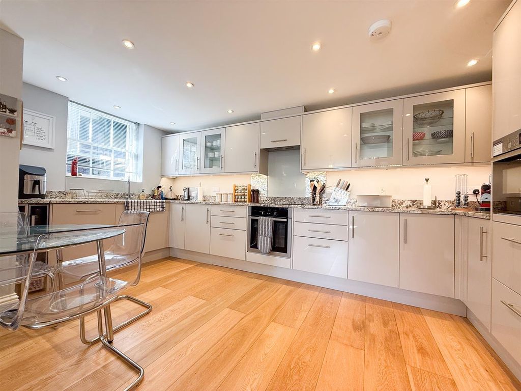 Property photo 2 of 12 Kitchen