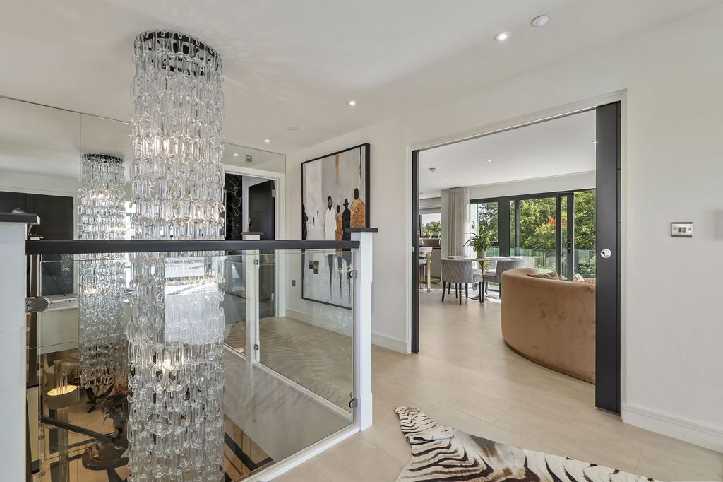 Property photo 3 of 26 P044375_03.Jpg