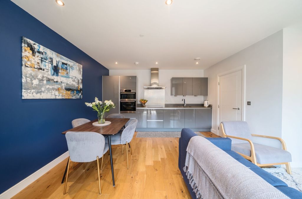 Property photo 3 of 16 1295813-12-682Cb5E804463-Arw-1