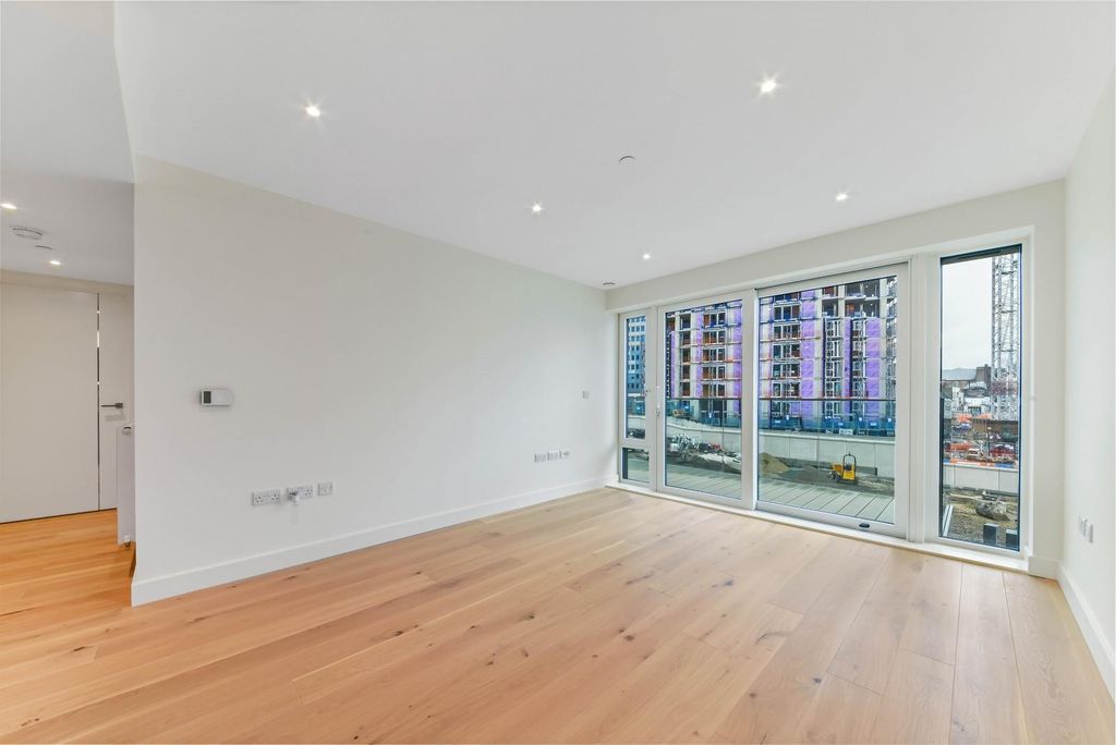 Property photo 2 of 16 Living Room