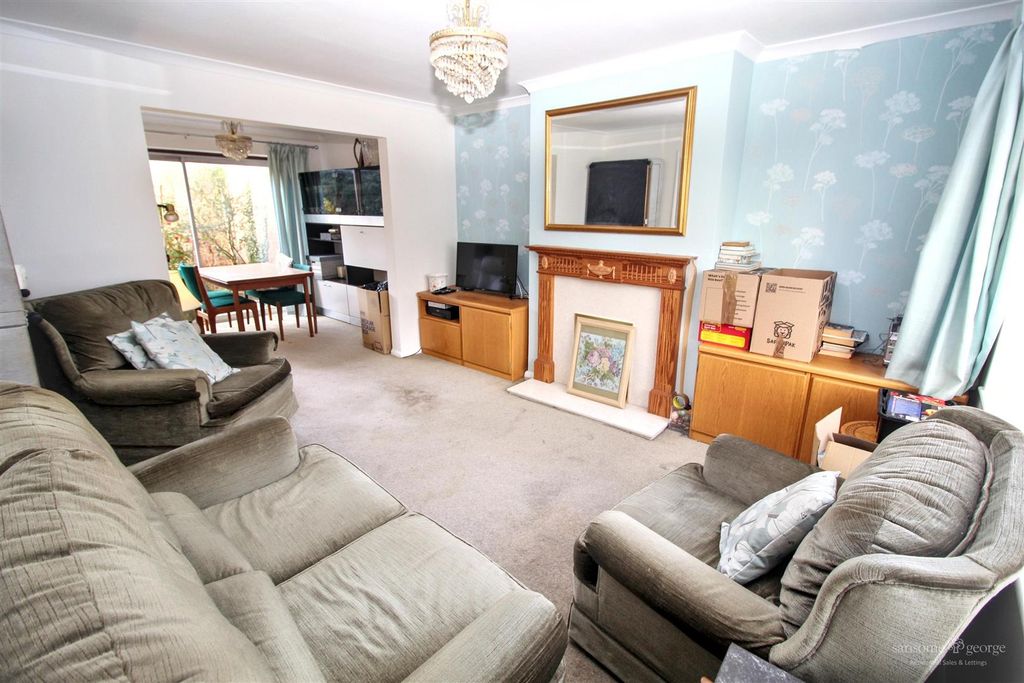 Property photo 3 of 18 Living Room