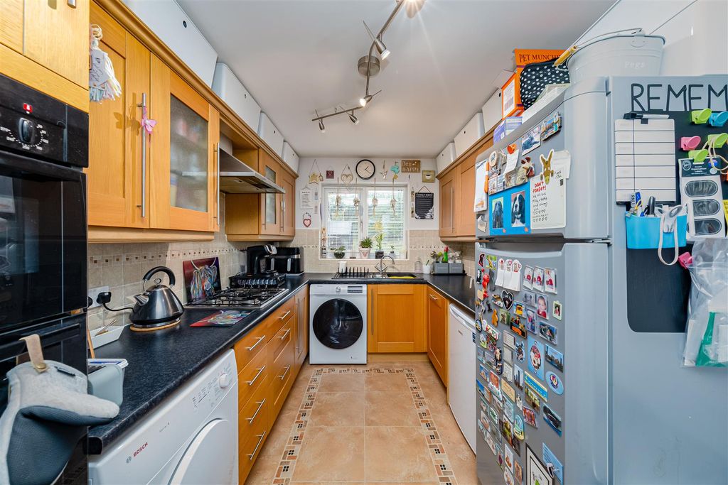 Property photo 3 of 30 Poolbank-18.Jpg