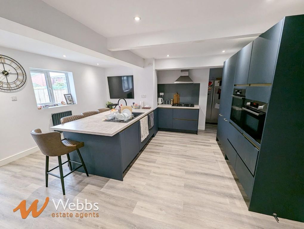 Property photo 2 of 17 Kitchen 4.Jpg