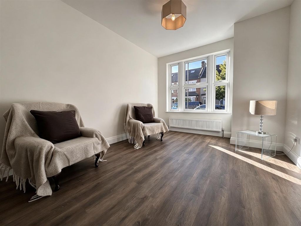 Property photo 2 of 26 49829B8D-Ebdd-4421-88B5-490Fc90C03Ff.Jpg