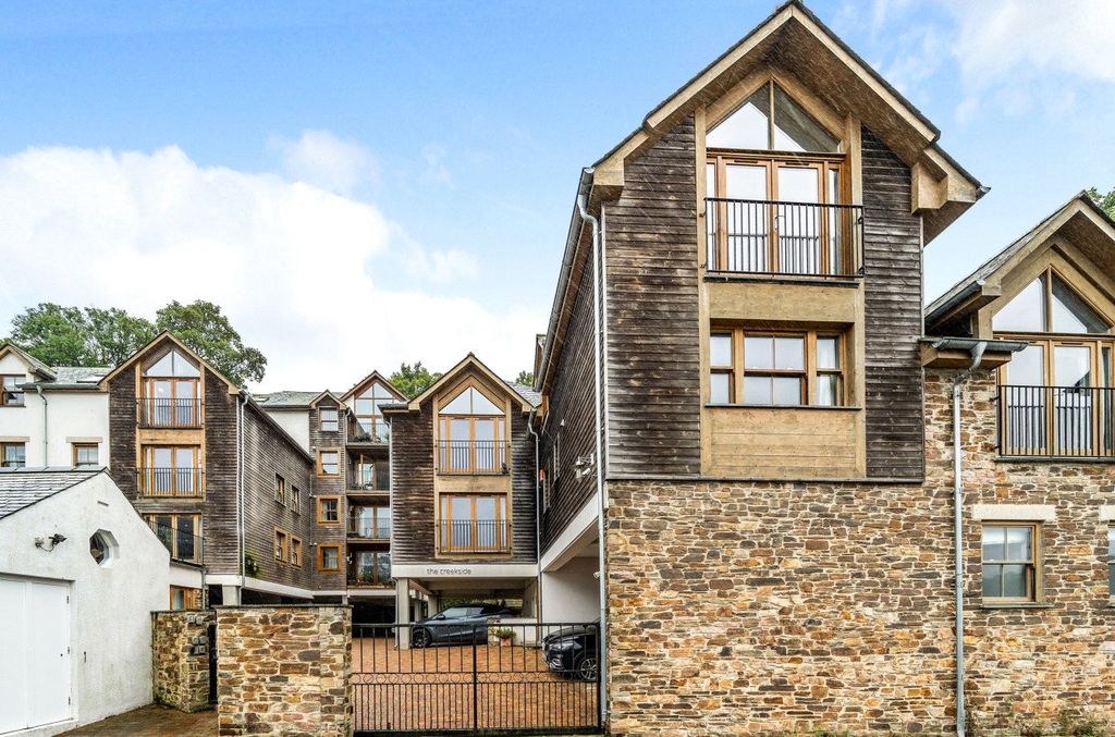 Property photo 1 of 14 Creekside