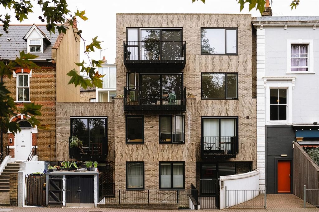 Property photo 1 of 33 Queensdown_Road-1A.Jpg
