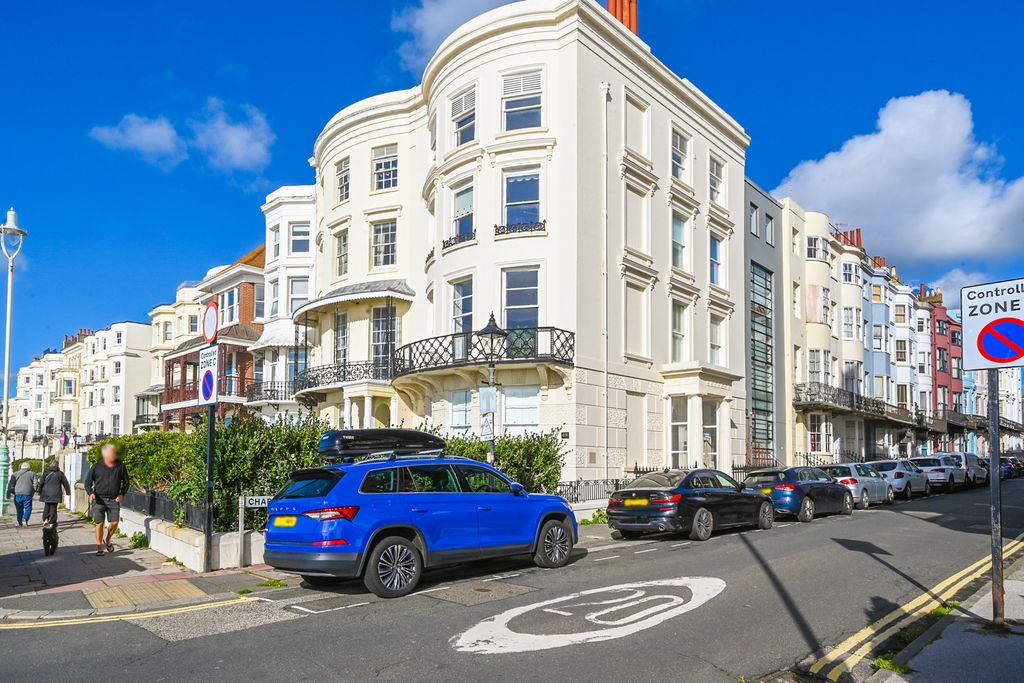 Property photo 2 of 25