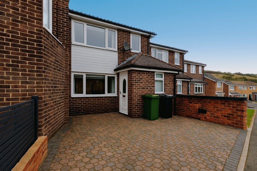 Property photo 1 of 2