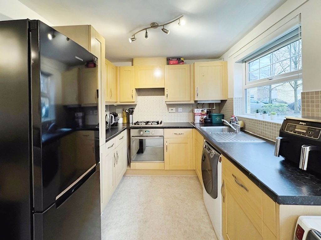 Property photo 2 of 8 Kitchen