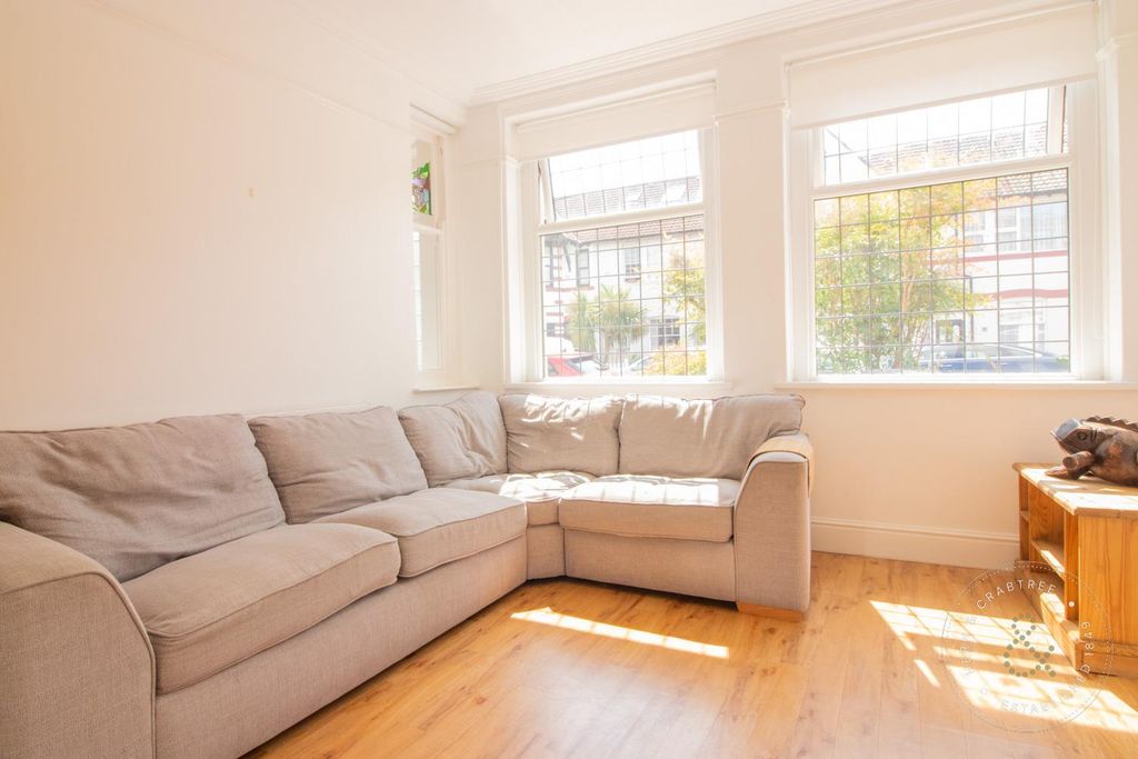 Property photo 2 of 17 Victoria Avenue-15.Jpg