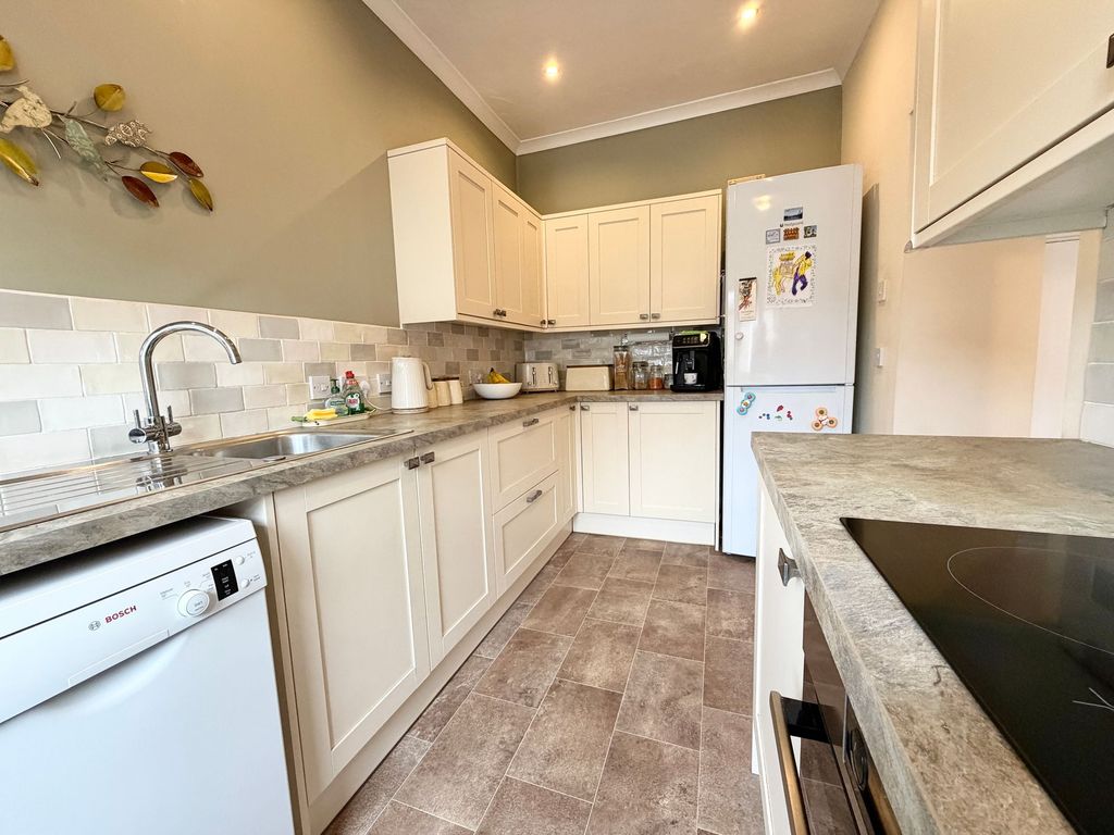 Property photo 3 of 21 Kitchen