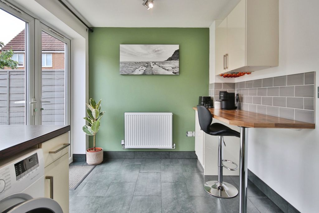Property photo 3 of 17 3978057