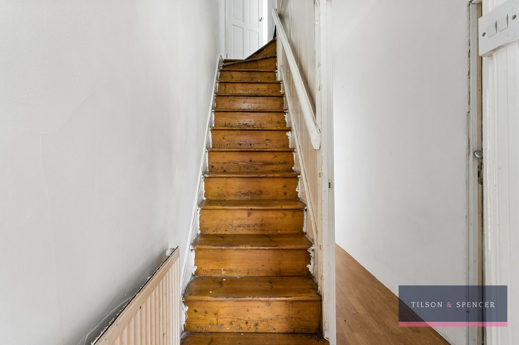 Property photo 3 of 12 1505202613_Tils_14 Henley Road _N18 1Nt_004_Wm