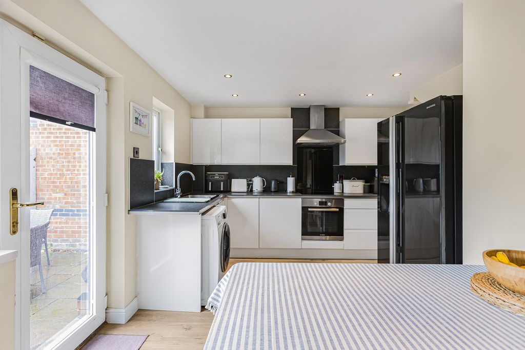 Property photo 3 of 28