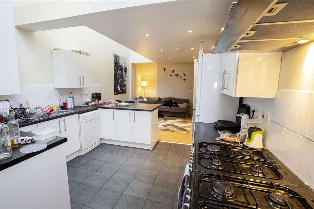 Property photo 3 of 13 Approach