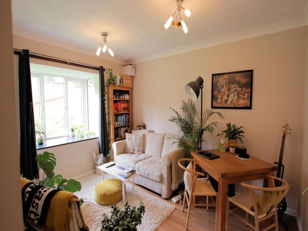 Property photo 2 of 7 Lounge.Jpg