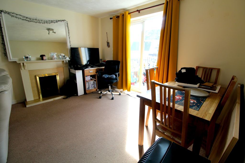 Property photo 3 of 8 Lounge/Diner