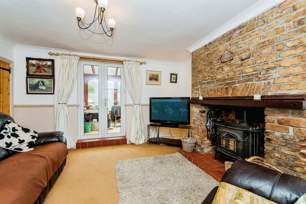 Property photo 2 of 12