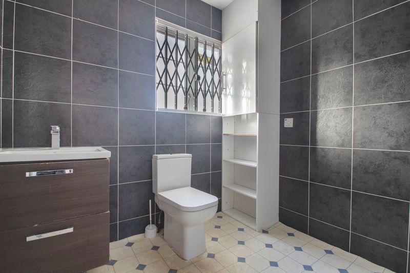 Property photo 3 of 9 Photo 2