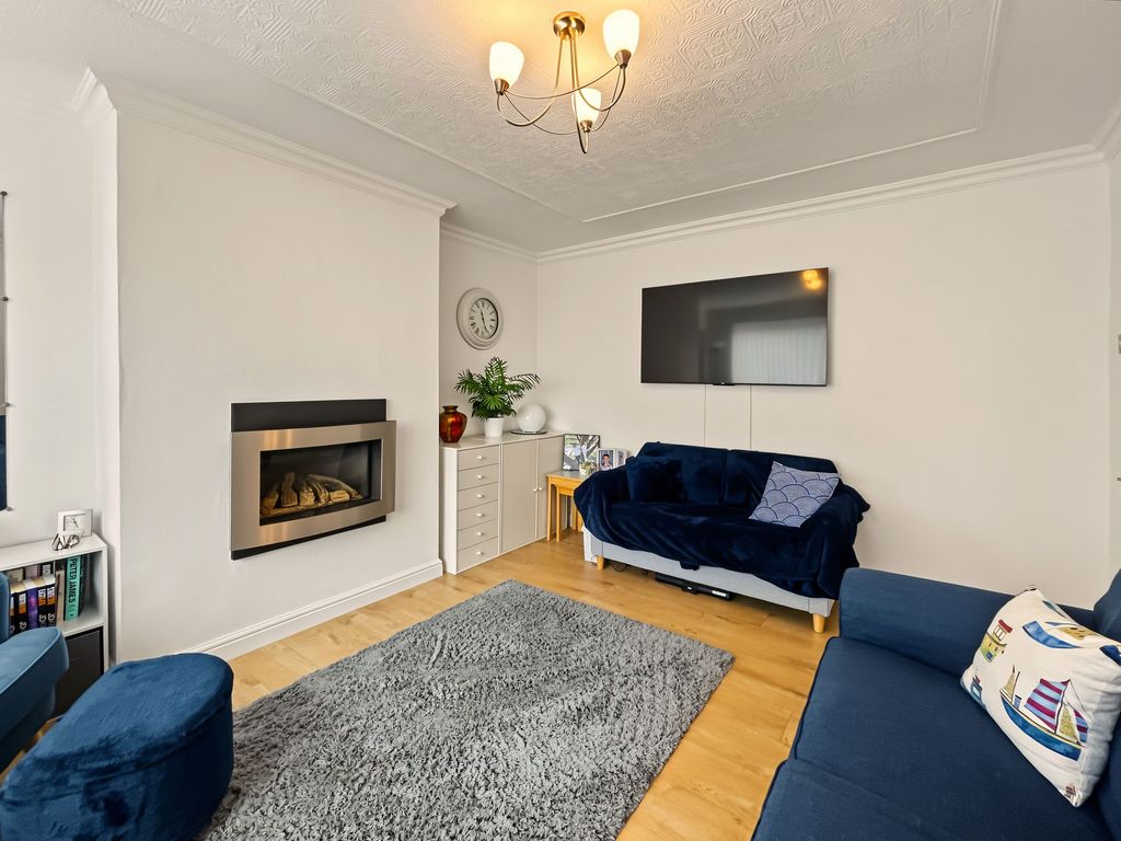 Property photo 3 of 25
