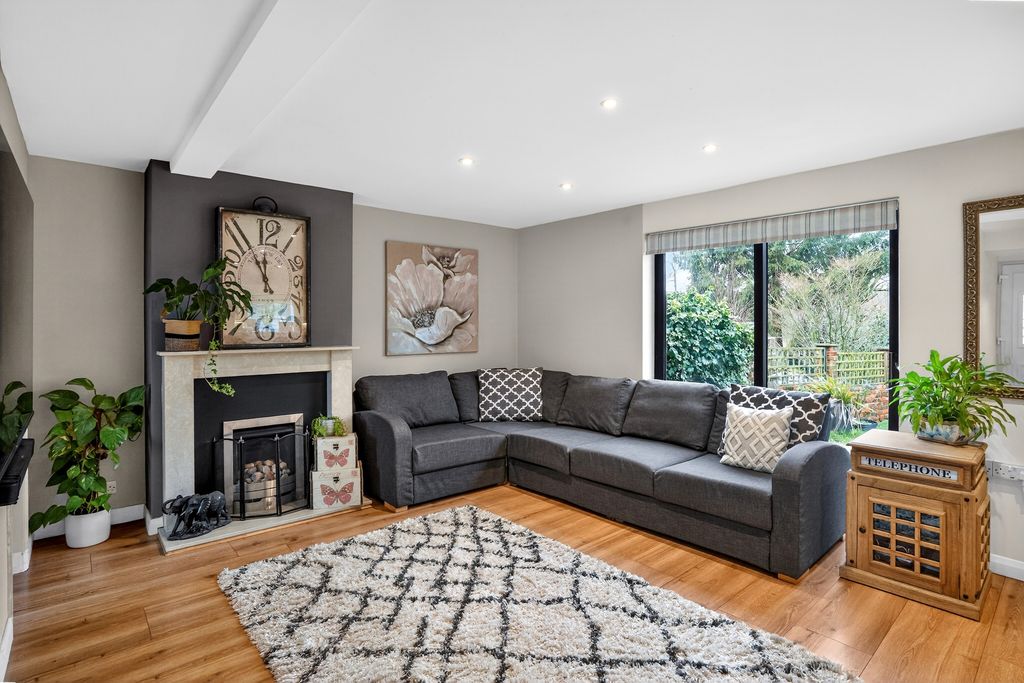 Property photo 2 of 20