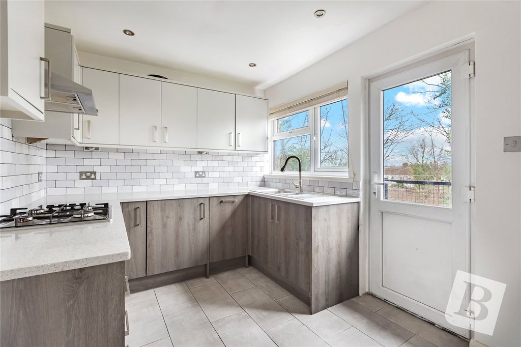 Property photo 1 of 17 Kitchen