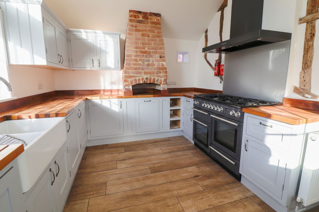 Property photo 2 of 9