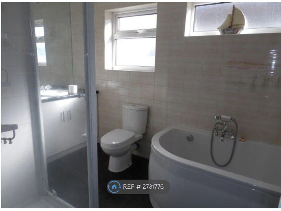 Property photo 2 of 25 Bathroom