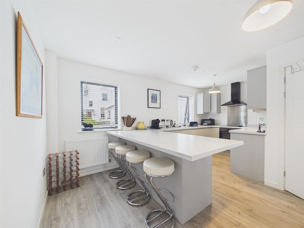 Property photo 3 of 15 K/L/D