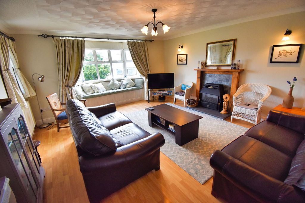Property photo 2 of 23