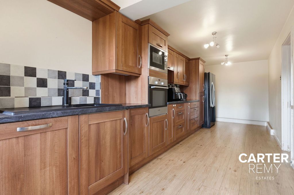 Property photo 2 of 27