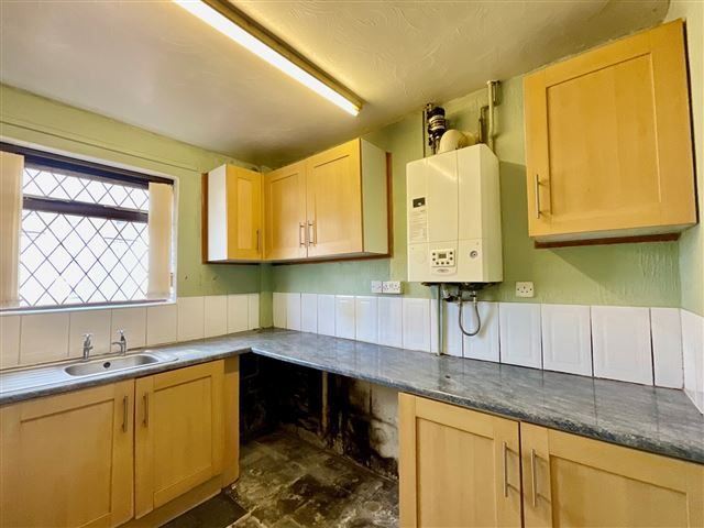 Property photo 3 of 19 Kitchen