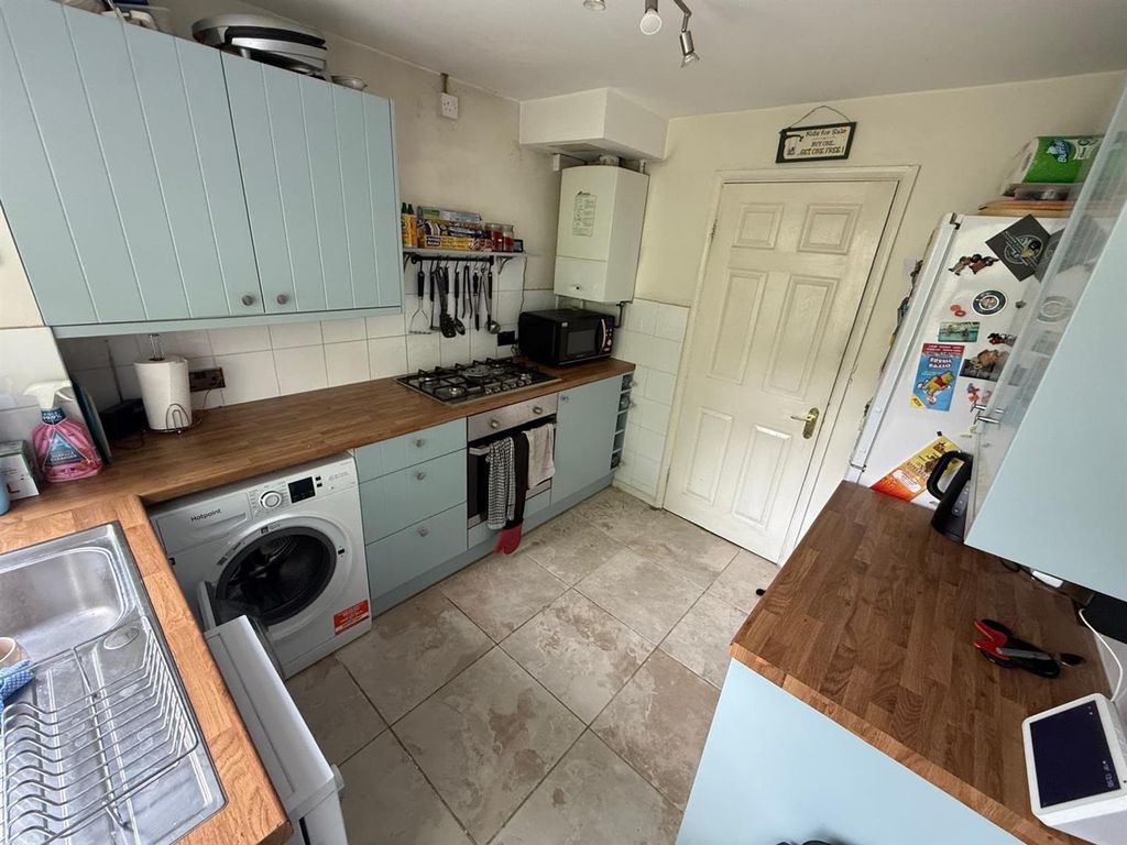 Property photo 2 of 20 Kitchen