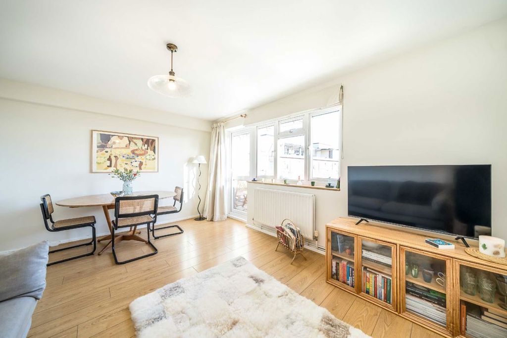 Property photo 3 of 8