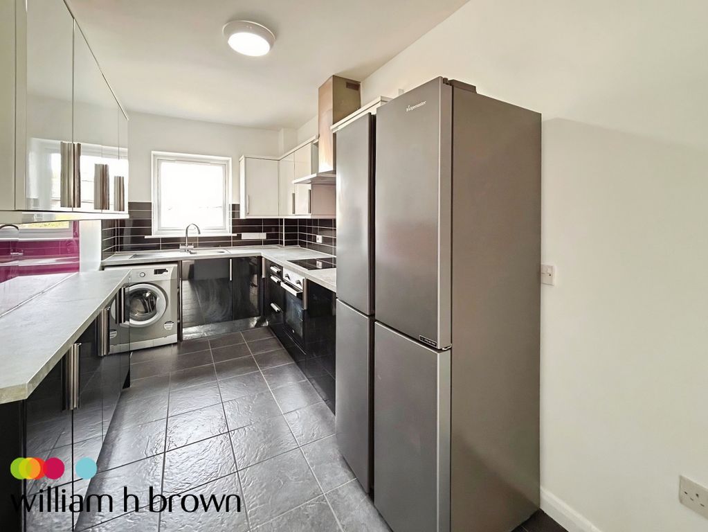 Property photo 3 of 8 Kitchen