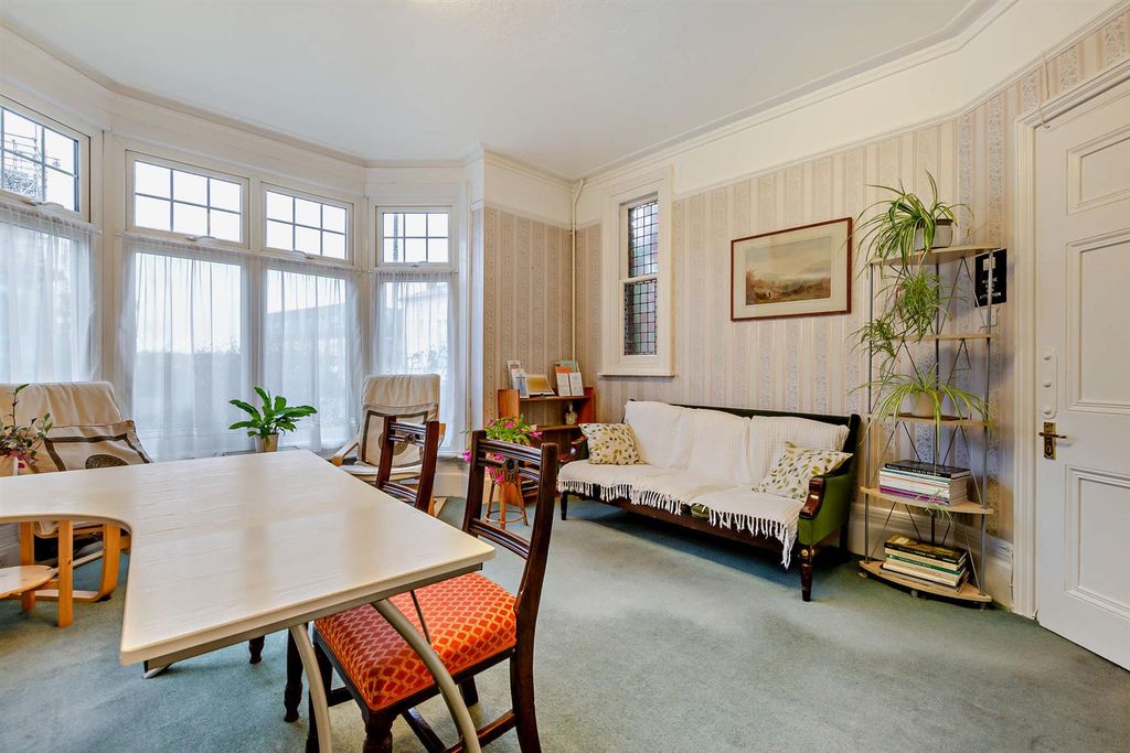 Property photo 3 of 26 8676652-Interior02-800.Jpg