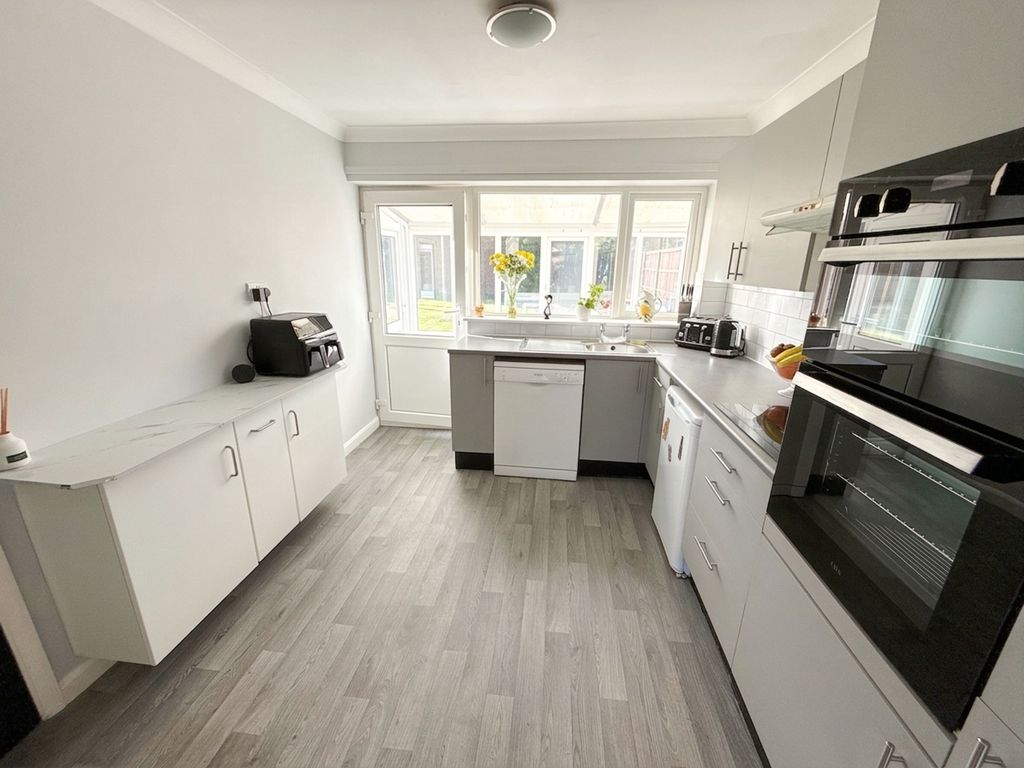 Property photo 3 of 13 Kitchen