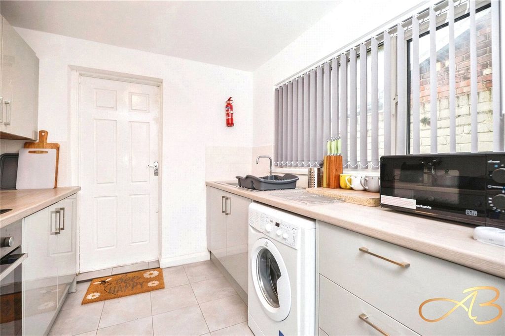 Property photo 2 of 4 Kitchen