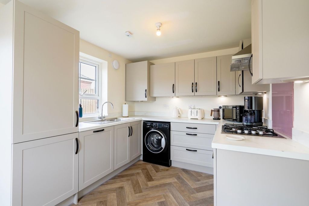 Property photo 3 of 10 Kitchen / Diner
