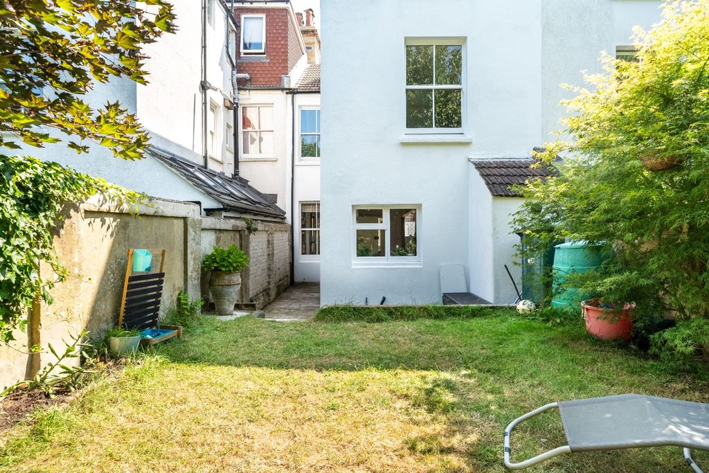 Property photo 2 of 23 4284003