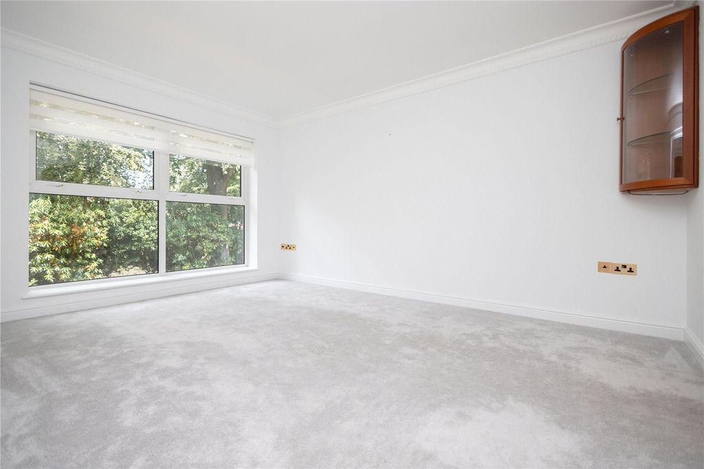 Property photo 2 of 16 Picture No. 24