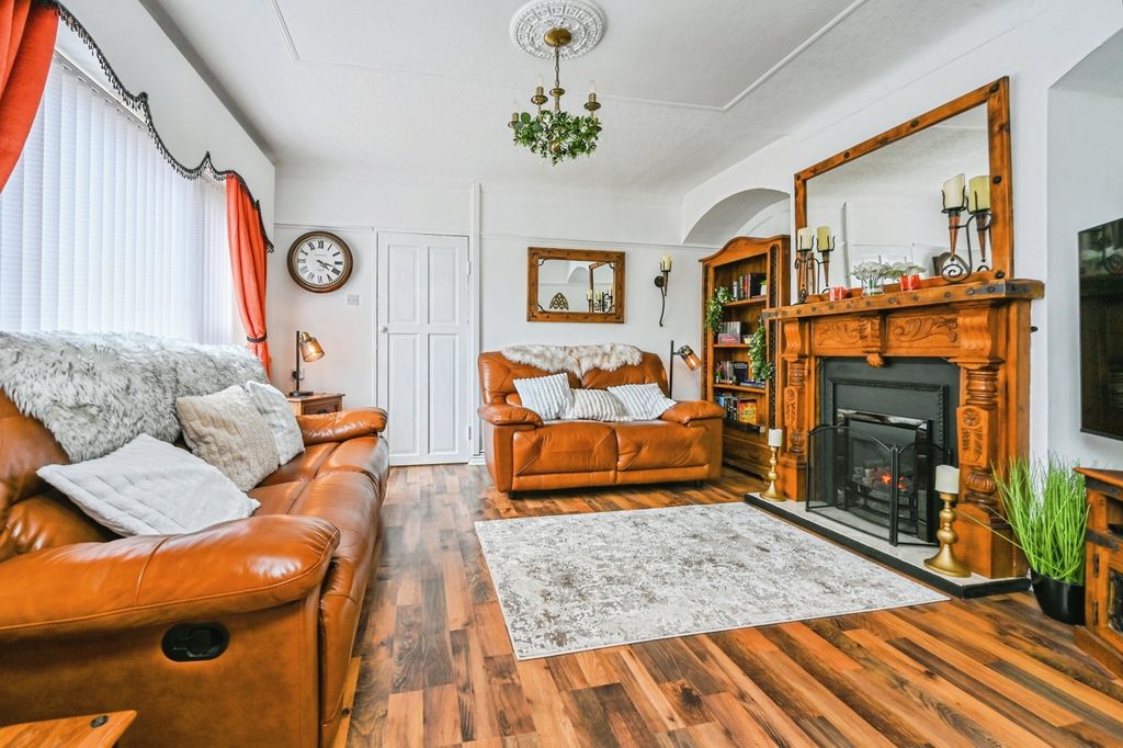 Property photo 3 of 20 Pbox-Img.Jpg